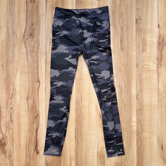 Ready To Go Black and Gray Camouflage Leggings Size S/M - Picture 2 of 6